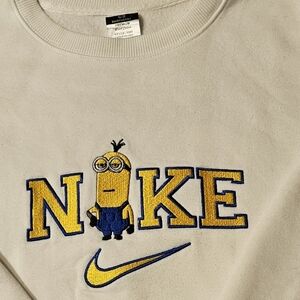 Nike Minuon Embroidered Sweatshirt Size S